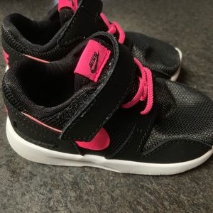 Toddler girls Nike